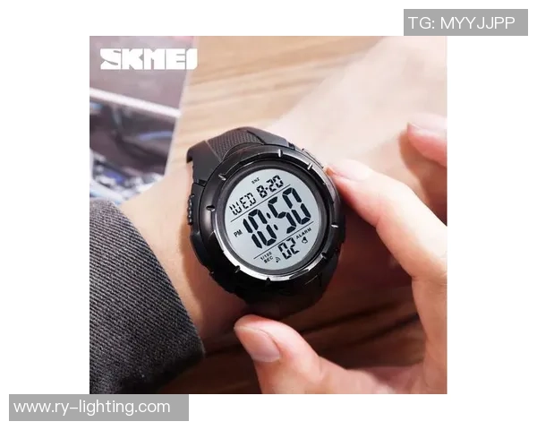 足球明星戴米勒手表引领时尚潮流展现运动与奢华完美结合