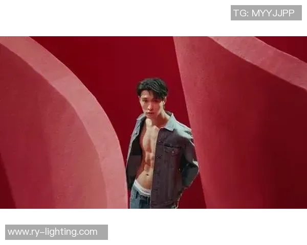 足球明星腹肌魅力大比拼展现运动员完美身材与健康生活方式