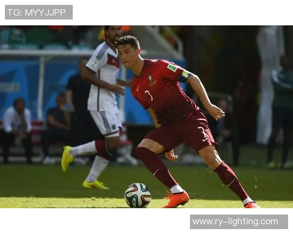 足球明星私密时刻揭秘捏脚视频引发球迷热议与关注