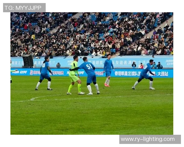 足球明星精彩瞬间踩球车挑战视频引发热议与欢笑